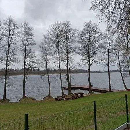 Feriehus Zielona Ostoja - Caloroczne Z Wlasna Linia Brzegowa